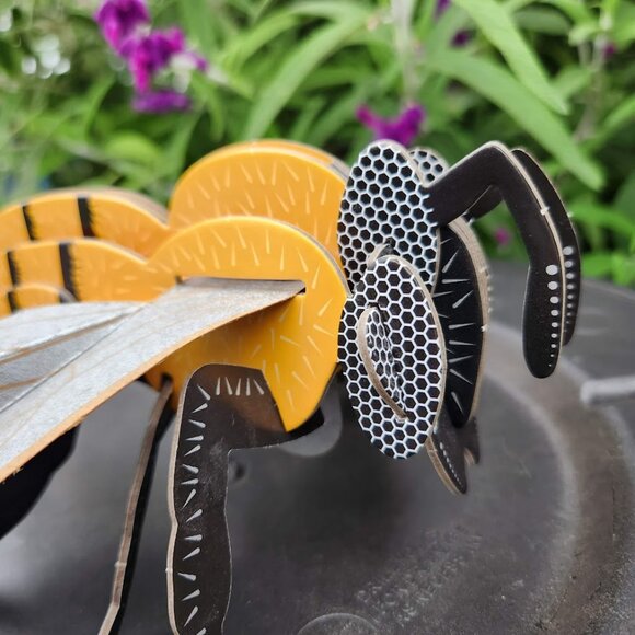 HONEY BEE MODEL Flapping Wing Eco Friendly Cardboard Honeybee Bee Figure - Picture 10 of 11